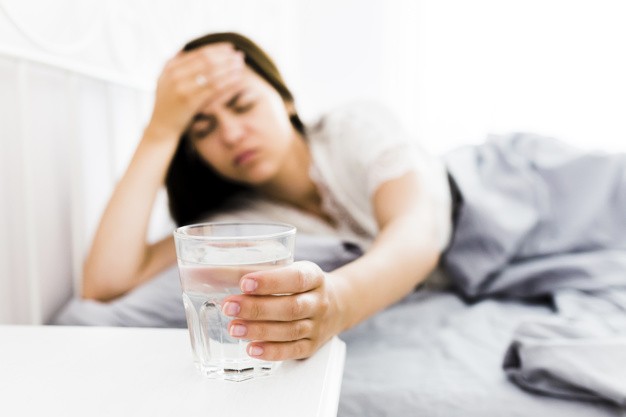 uống đủ nước ngăn ngừa chứng đau đầu