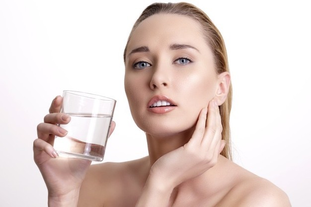 uống nước giúp cải thiện làn da