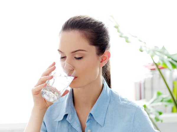 Tại sao cần uống nước sau khi thức dậy 